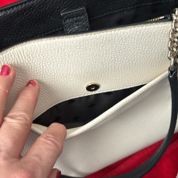 Very cute kate spade with aa bow. - Picture 4 of 5